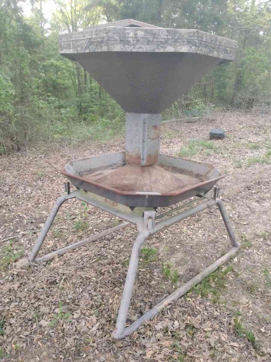 Solar Feeder - Annona, Texas - FleaMarketBay