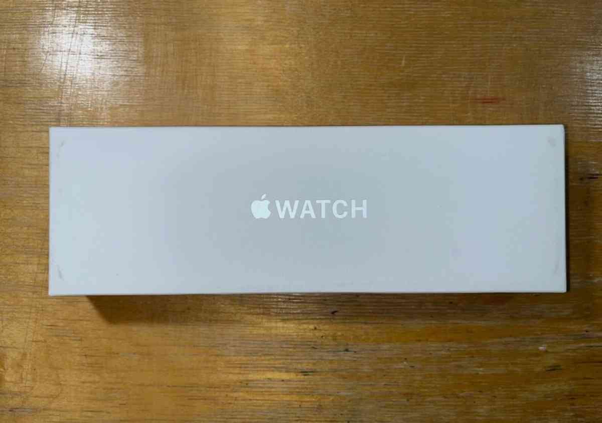 Siri 10 Apple Watch with charger and port - Alicia, Arkansas - FleaMarketBay