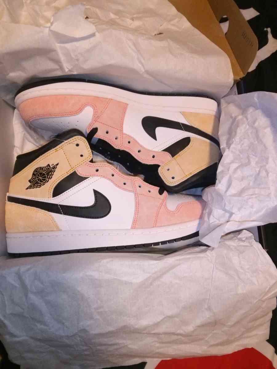 AIR JORDAN 1 MID SE - Palm Beach, Florida - FleaMarketBay