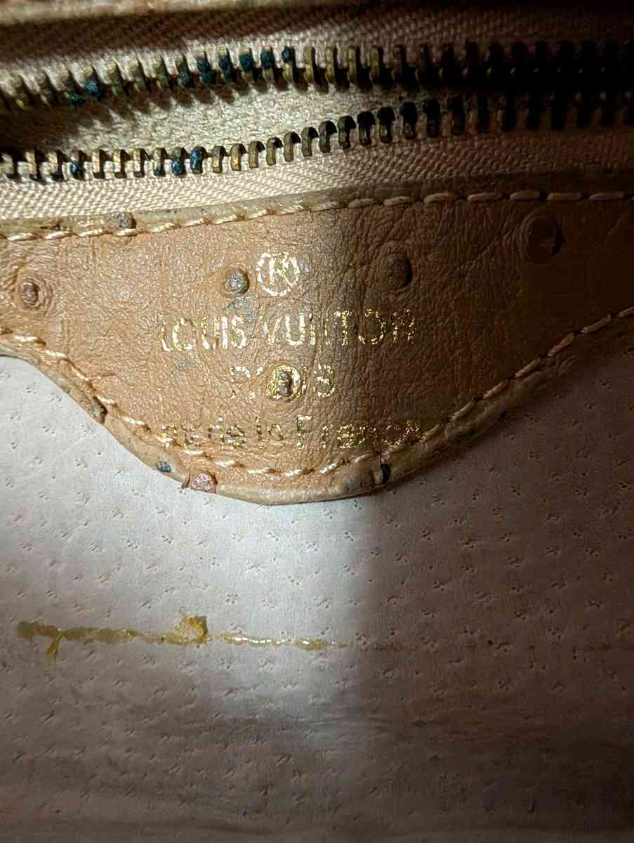 Elegant Cream Handbag - Baltimore, Ohio - FleaMarketBay