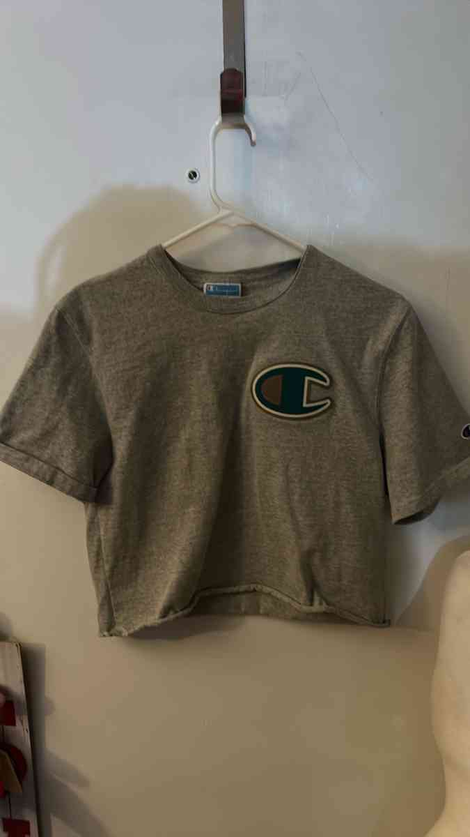 Champion Cropped Rolled Hem Tee Size Small - Atlanta, Georgia