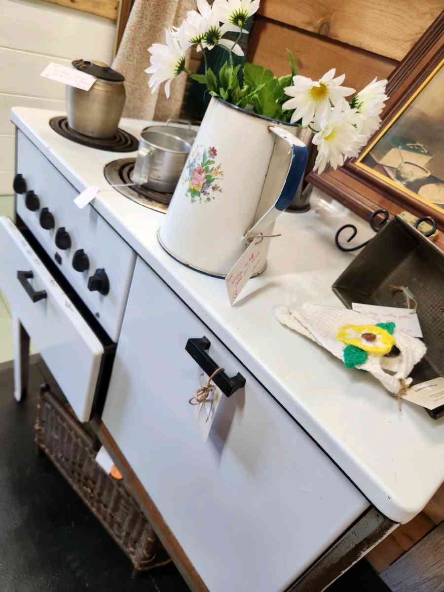 1930s 40s GE Hotpoint Electric Stove - Alexander, North Carolina - FleaMarketBay