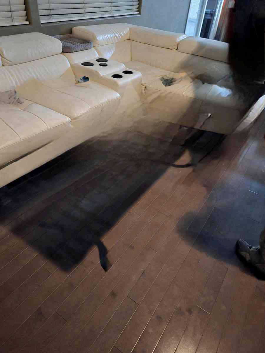 Vegan leather Bluetooth couch - Las Vegas, Nevada - FleaMarketBay