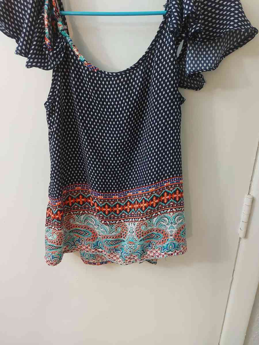 Society Girl Cold Shoulder Front Tie Top Size XS Paisley Pri - Atlanta, Georgia - FleaMarketBay