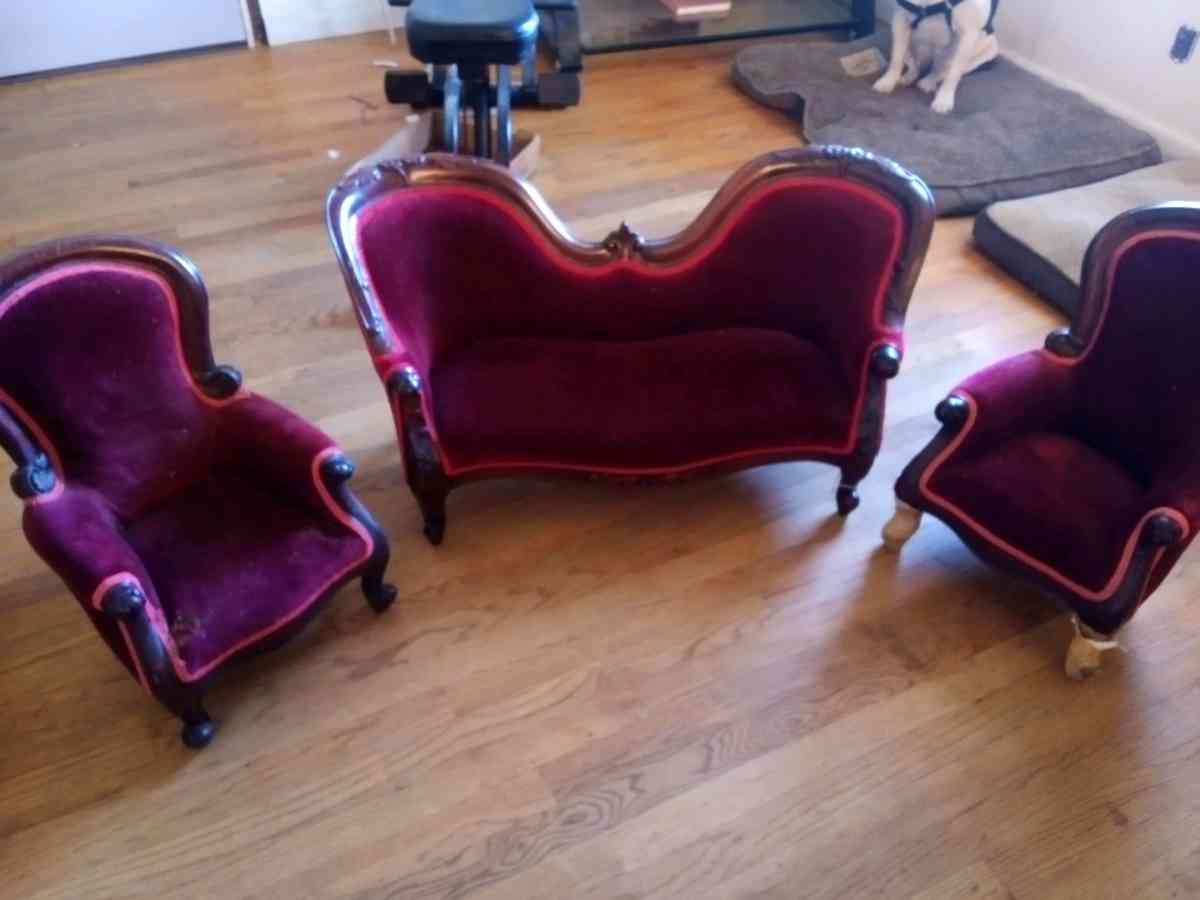 childrens Victorian style couch and chairs velvet  mahogany - Huntland, Tennessee