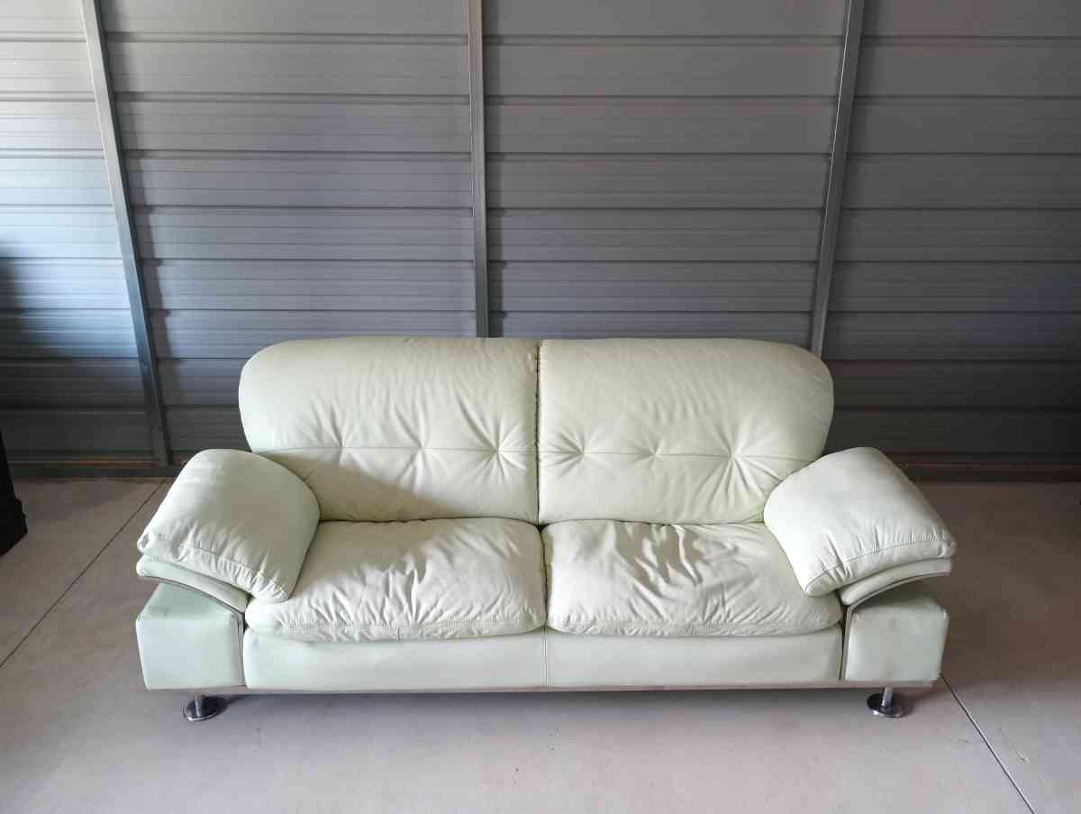 Celadon color Leather couch  FREE DELIVERY IF NEEDED - Frostproof, Florida