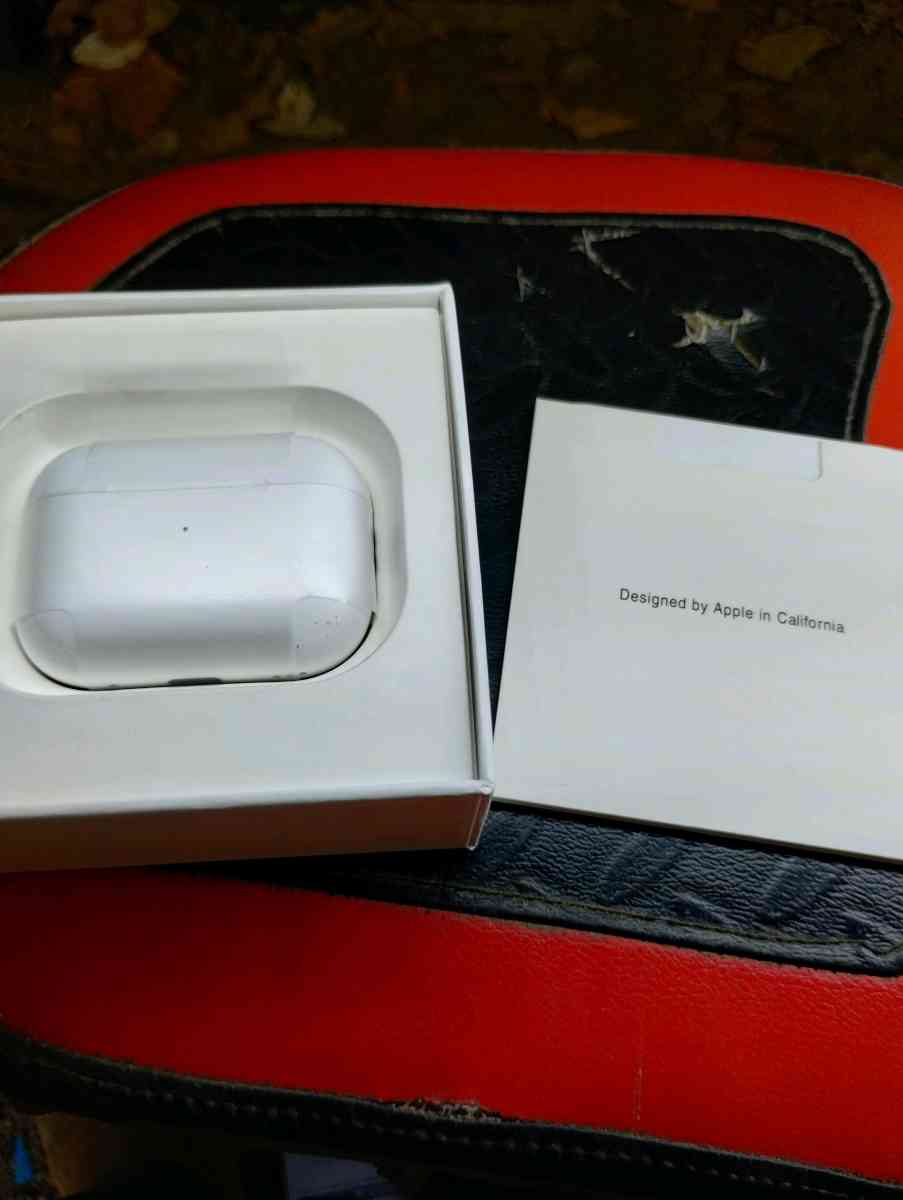 Apple AirPods Pro 2nd Generation with MagSafe Charging case - Petersburg, Virginia - FleaMarketBay
