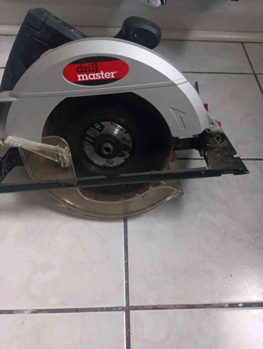DRILL MASTER 10 Amp 714 in Circular Saw - Hampton, Virginia - FleaMarketBay