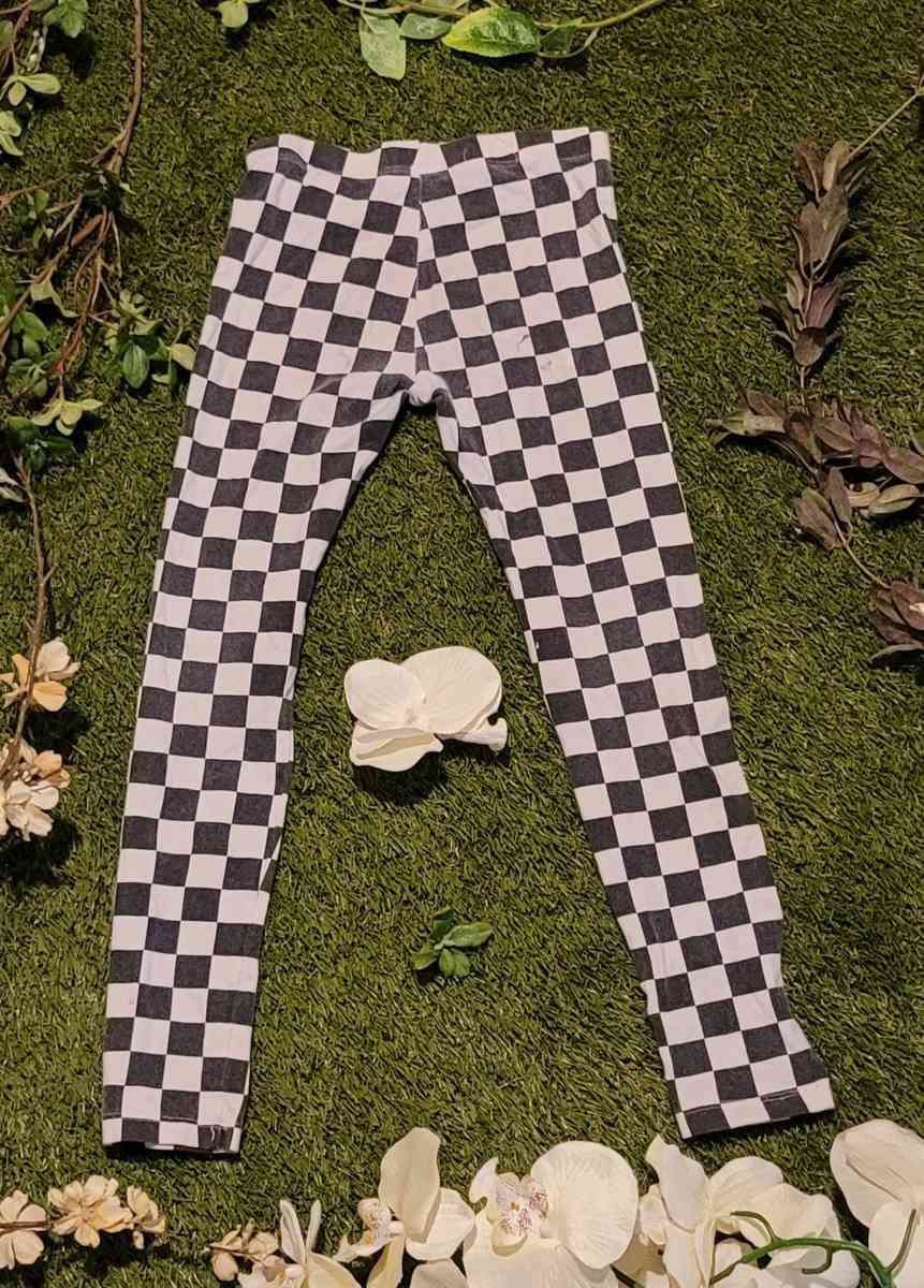 Girls Checkered Pattern Leggings - Baltimore, Maryland