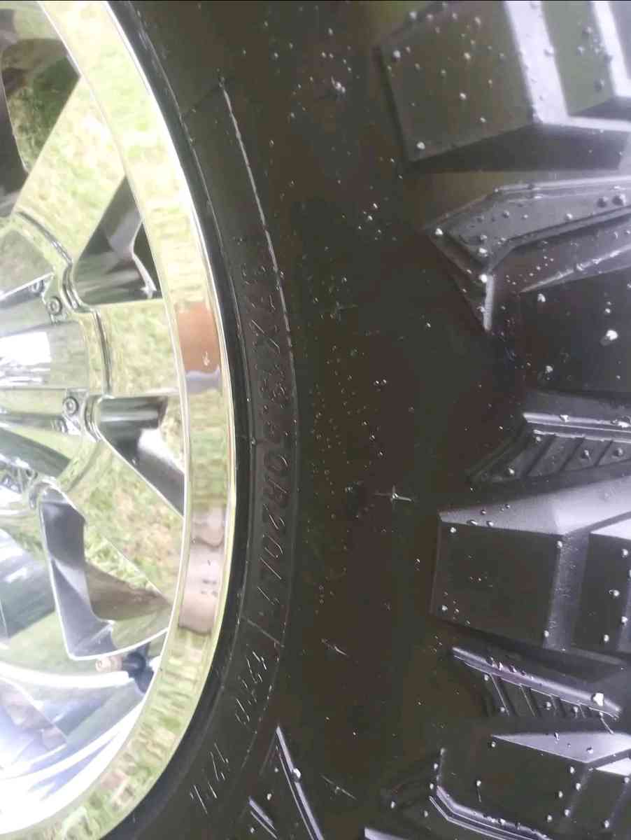 tires n truck bed cover - Cottageville, South Carolina - FleaMarketBay