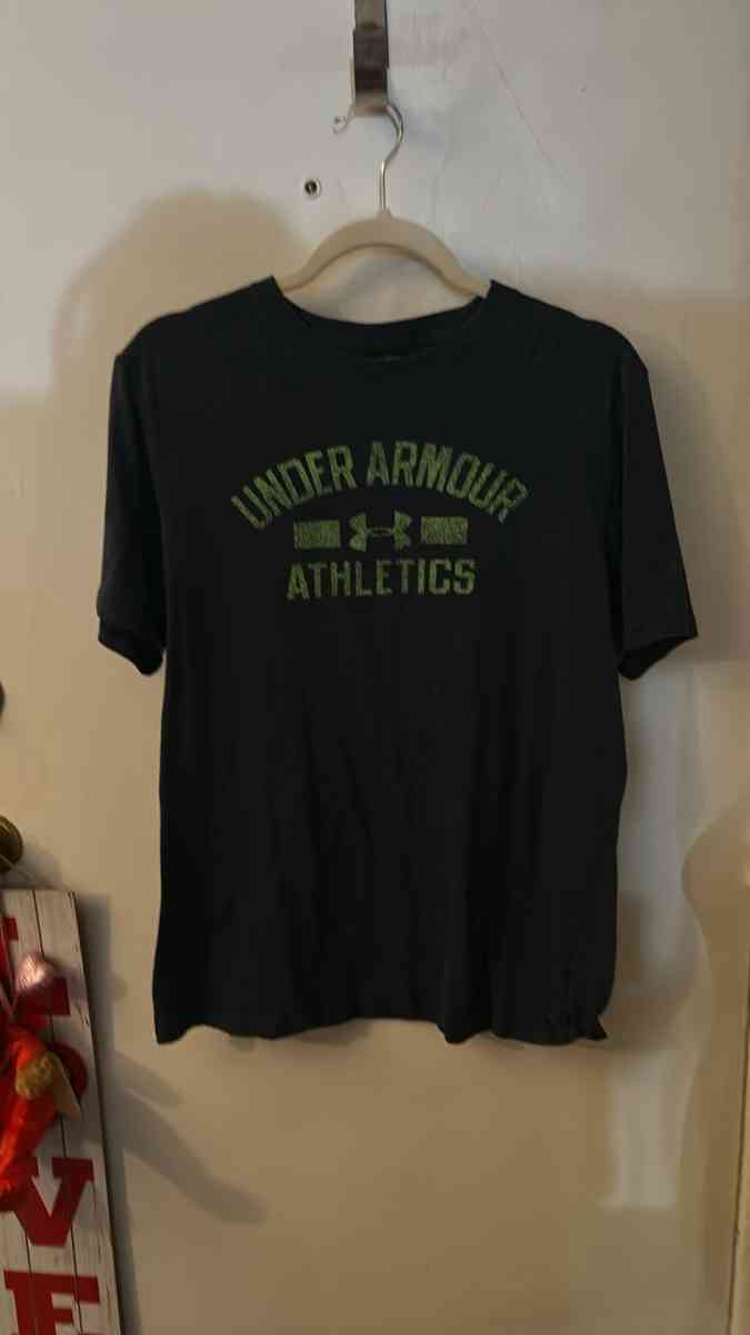 Under Armour Athletics Heat Gear Tee Size XL - Atlanta, Georgia