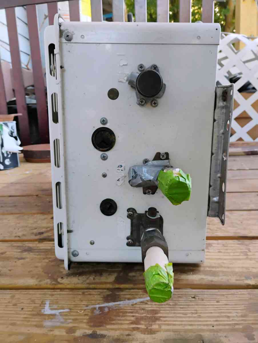 Rinnai propane instantaneous tankless hot water heater - Green Cove Springs, Florida - FleaMarketBay