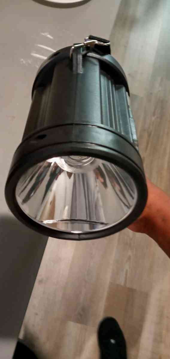 lapara tiene tanbien tiene cargador potlable - Adelanto, California - FleaMarketBay