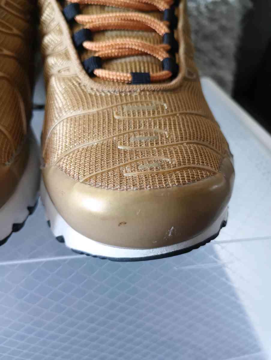 Nike Air Max Plus TN BG Metallic Gold Red Reflective Sz 65y - Frostproof, Florida - FleaMarketBay