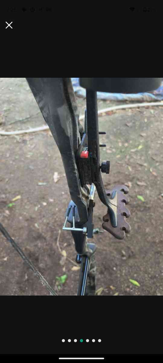 Bow with arrows - Monroe, Louisiana - FleaMarketBay