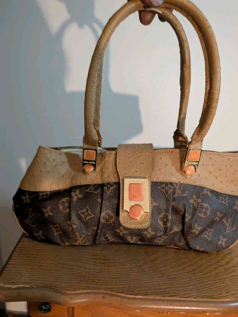 Elegant Tan and Brown Designer Handbag - Baltimore, Ohio - FleaMarketBay