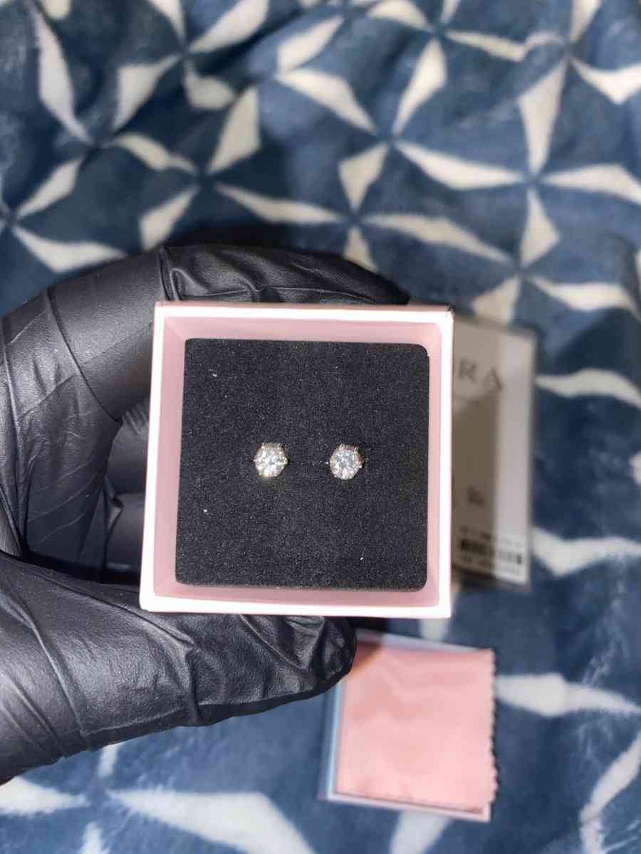 Lab Grown Diamond Stud Earrings - Yonkers, New York