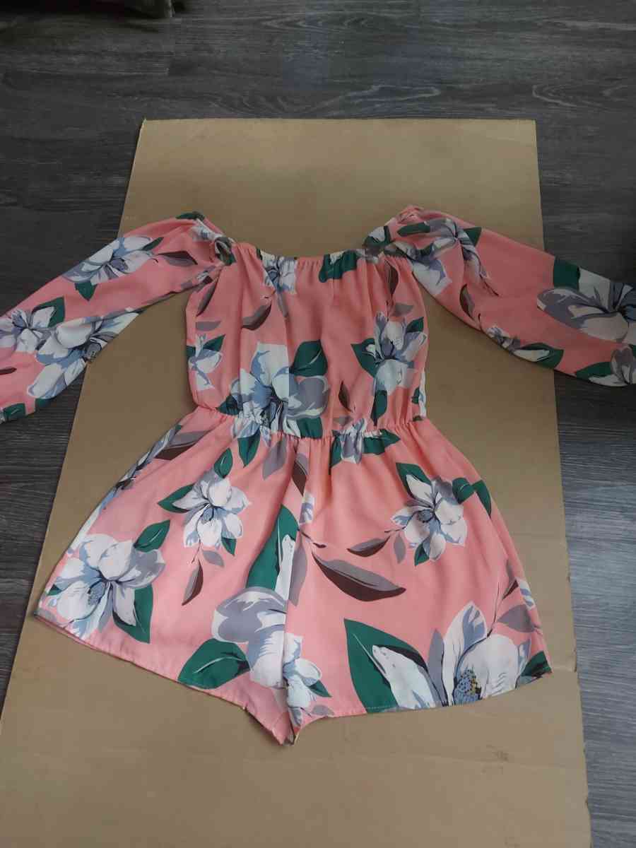 Sage Floral Romper Size S Oversized - Atlanta, Georgia - FleaMarketBay