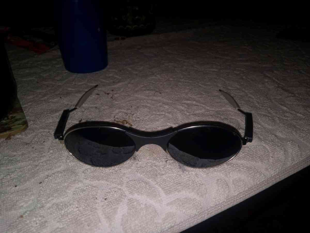 Oakley sunglasses E wire - Obion, Tennessee - FleaMarketBay