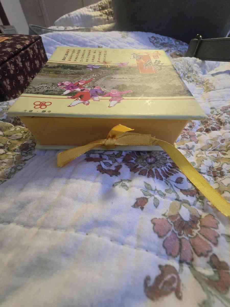 display box with minature kite - Bryan, Texas - FleaMarketBay