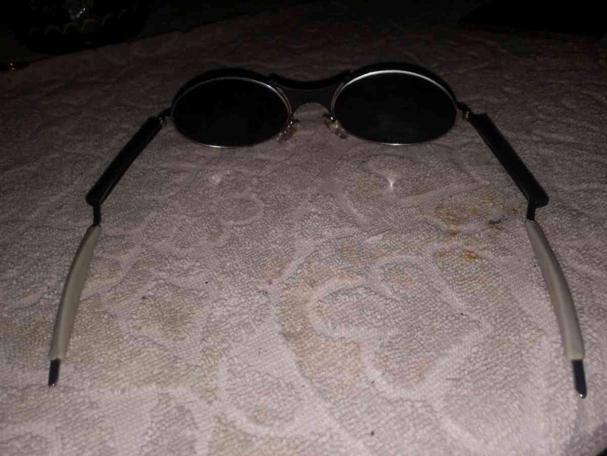 Oakley sunglasses E wire - Obion, Tennessee - FleaMarketBay