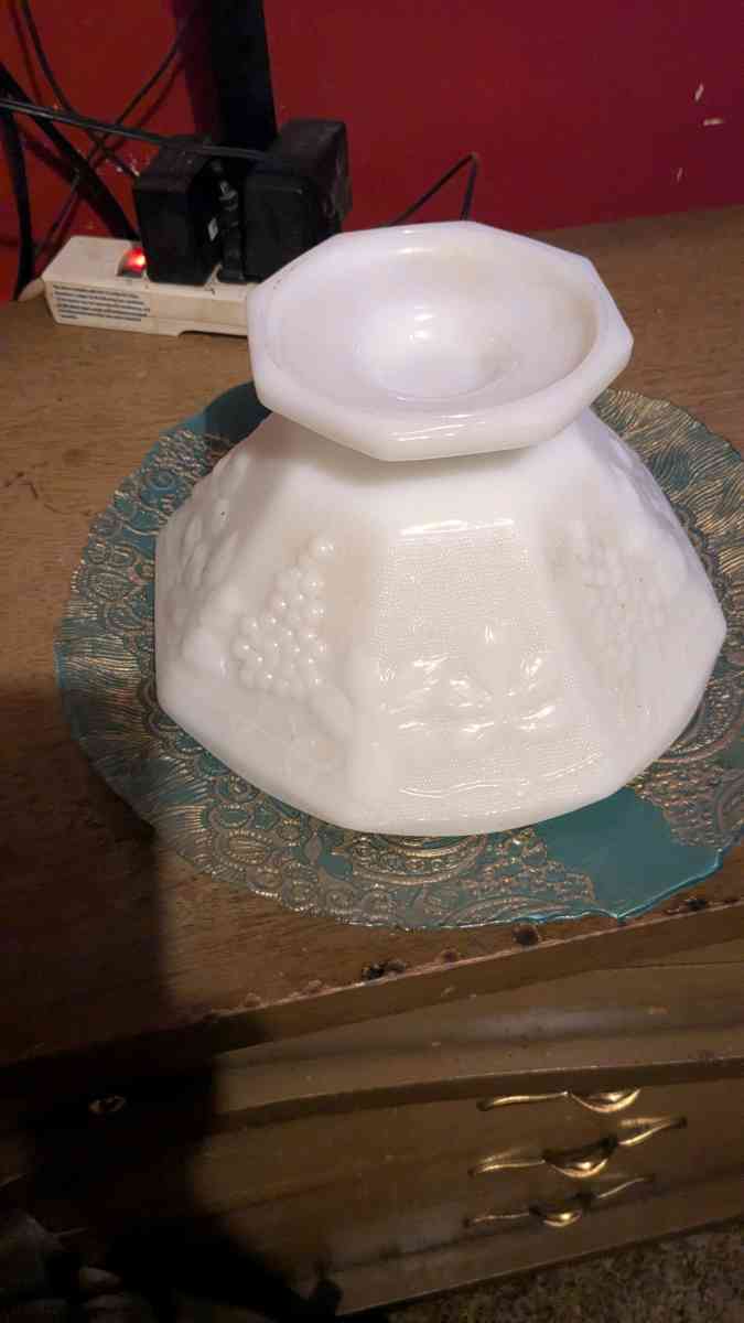 glass bowl and glass plant - Lincolnton, North Carolina - FleaMarketBay