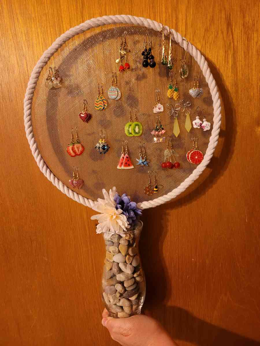 Dangle Earing Holder or Pin Holder - Yakima, Washington - FleaMarketBay