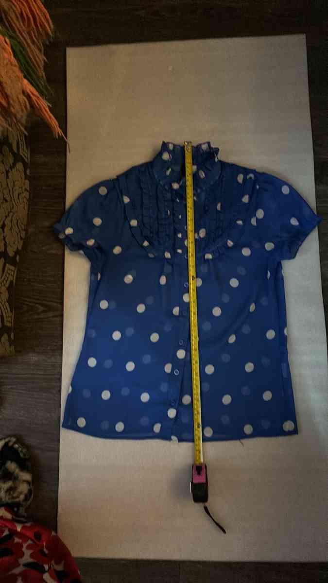 HM Dividco Short sleeve Ruffled Polka Dot top Size 4 BlueWhi - Atlanta, Georgia - FleaMarketBay