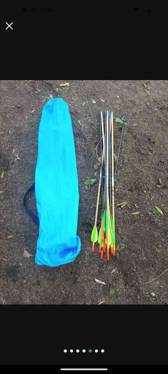 Bow with arrows - Monroe, Louisiana - FleaMarketBay