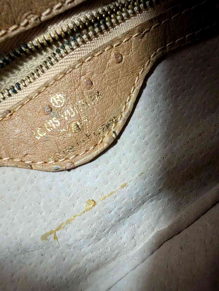 Elegant Cream Handbag - Baltimore, Ohio - FleaMarketBay