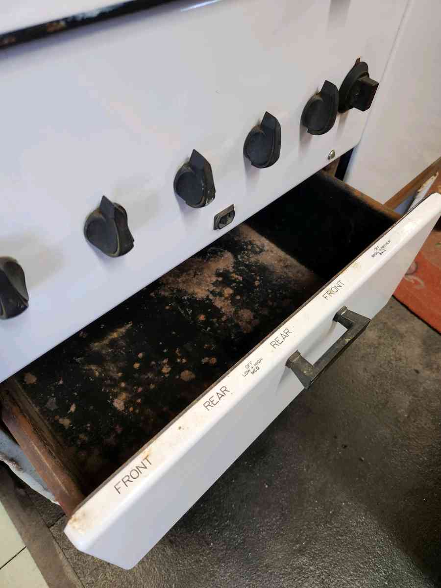 1930s 40s GE Hotpoint Electric Stove - Alexander, North Carolina - FleaMarketBay