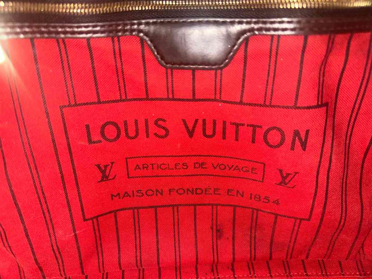 Authentic Louis Vuitton q MM in Damier Ebene - Laveen, Arizona - FleaMarketBay