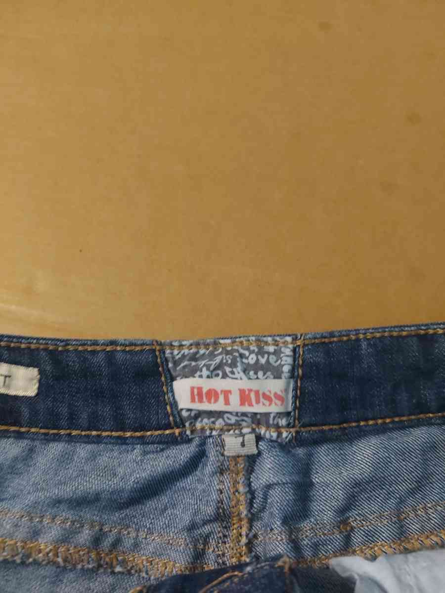 Hot Kiss Cici Embroidered Heart Short Size 7 - Atlanta, Georgia - FleaMarketBay