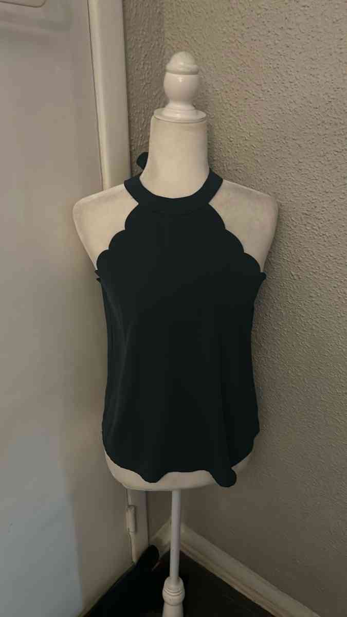 SHEIN Green Scalloped Tie Top Size XS - Atlanta, Georgia - FleaMarketBay