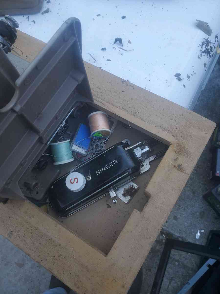 1950s singer sewing machine - Summerville, South Carolina - FleaMarketBay