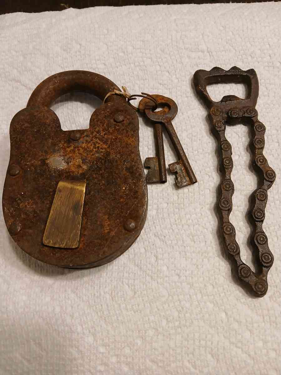 padlock with 2 keys and bottle opener - Jonesboro, Georgia