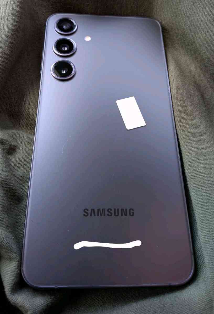 Samsung Galaxy S24 Plus with Otter Box Case - Pasadena, California - FleaMarketBay