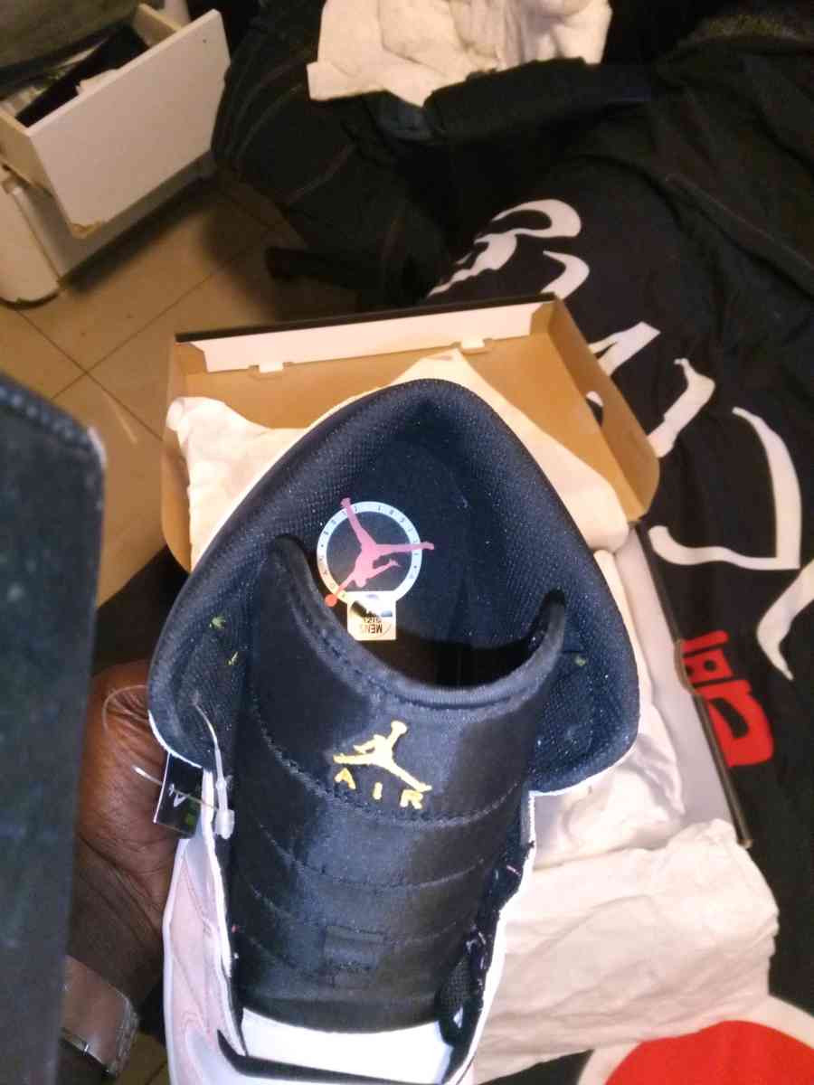 AIR JORDAN 1 MID SE - Palm Beach, Florida