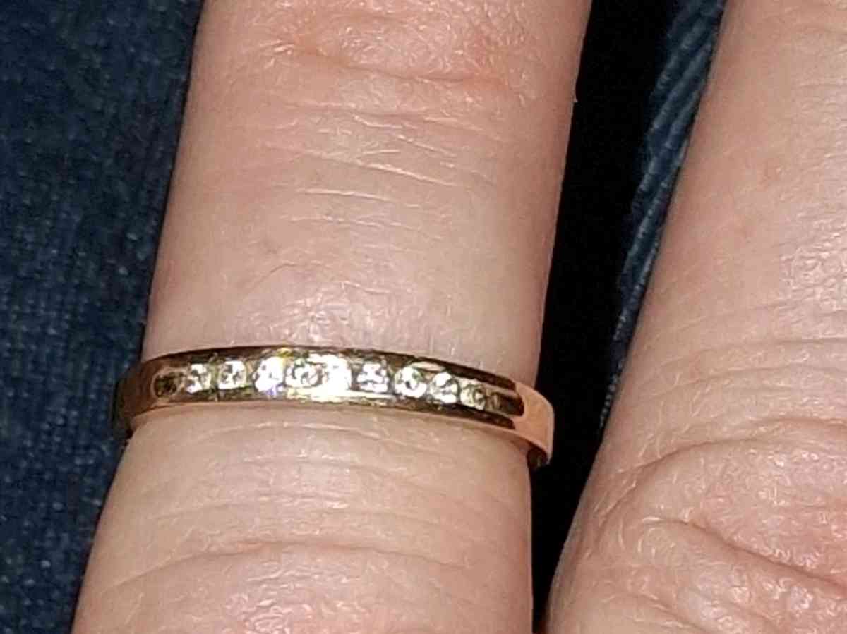 Vintage Solid 14k Yellow Gold 9 Diamond Ring Band - Ottumwa, Iowa