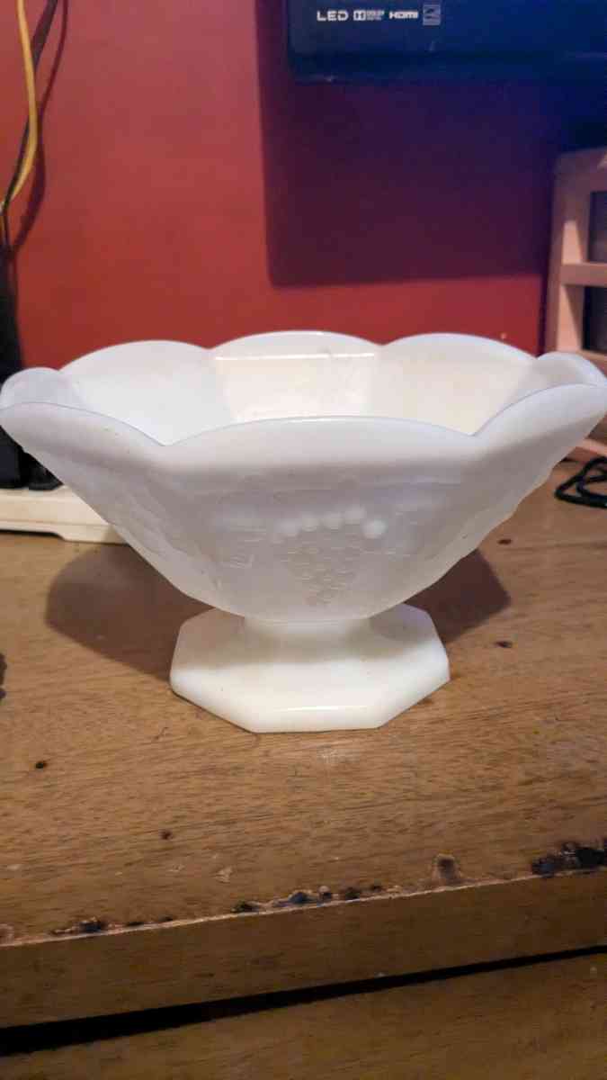 glass bowl and glass plant - Lincolnton, North Carolina - FleaMarketBay