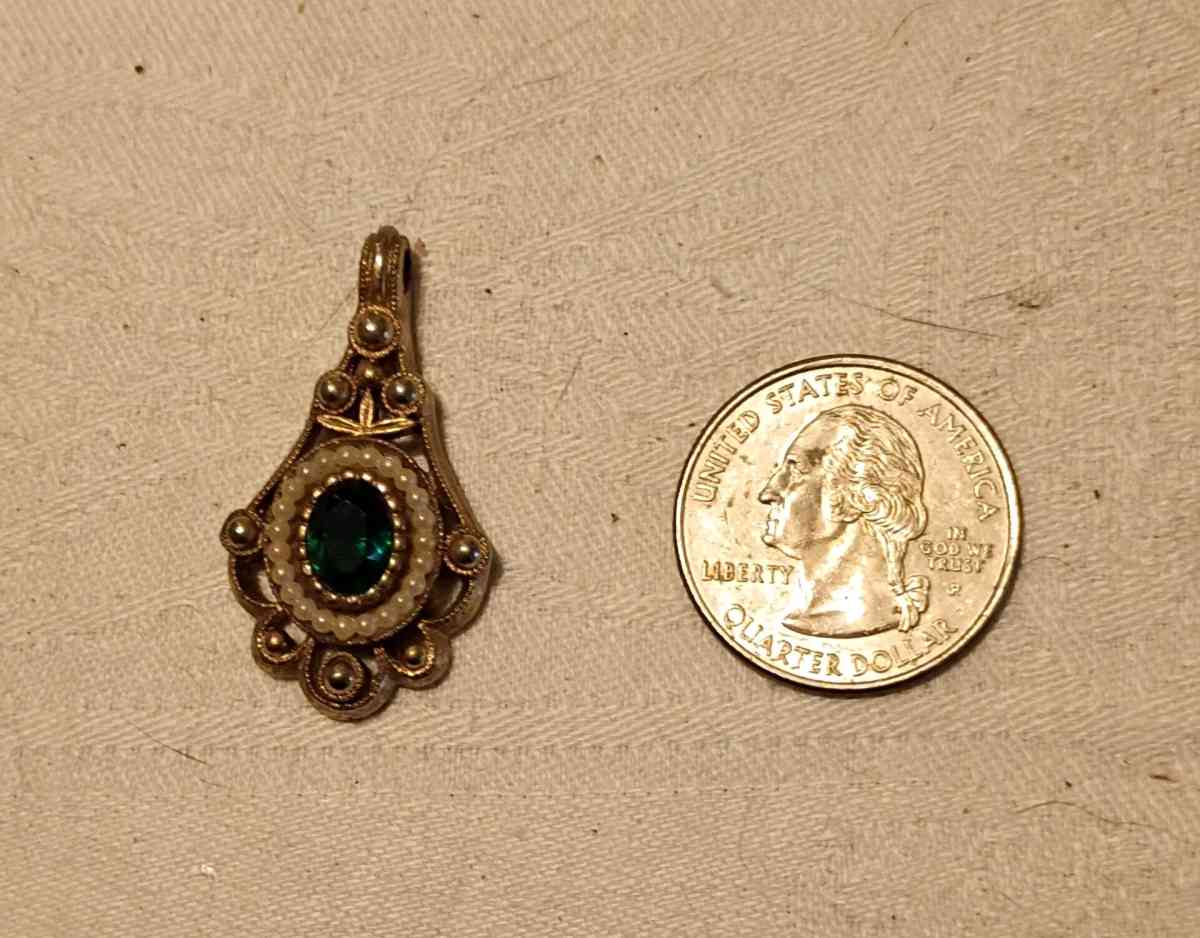 vintage Avon pendant - Brick, New Jersey