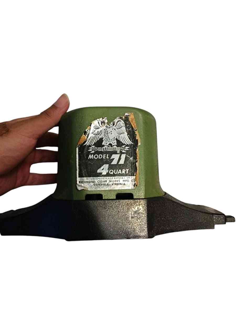 Sterling 5 Quart Ice Cream Freezer With Motor  Accessories R - Alicia, Arkansas - FleaMarketBay