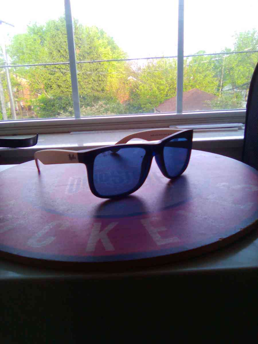 Ray Ban sunglasses plus case - Columbia Station, Ohio - FleaMarketBay