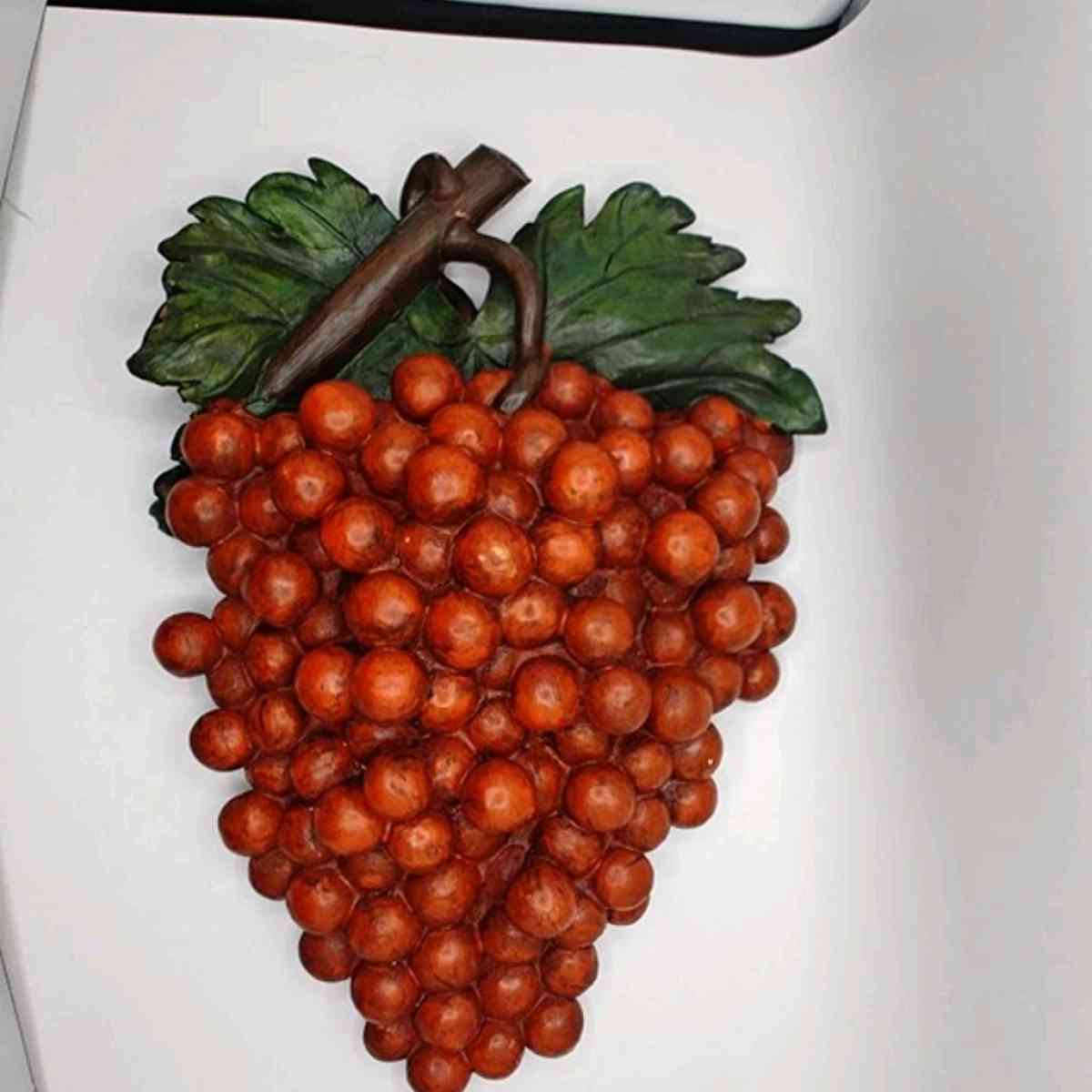 Vintage Beautiful Large Touch Of Class Resin Red Grape Wall - Alicia, Arkansas - FleaMarketBay