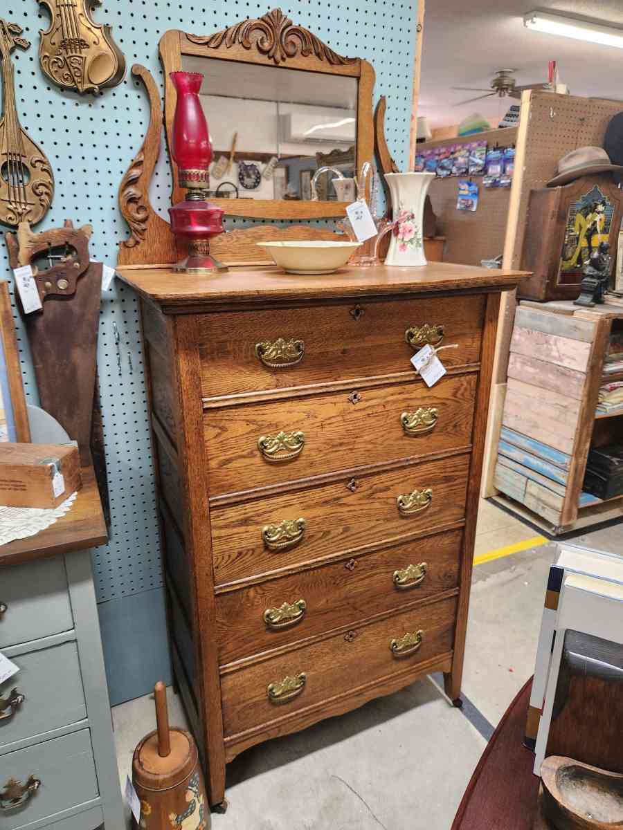 Beautiful antique oak chest 5 drawer dresser - Alexander, North Carolina - FleaMarketBay
