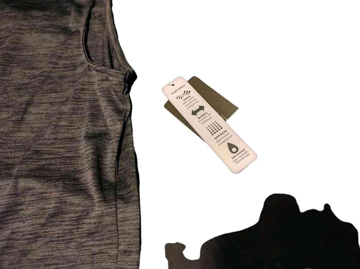 Reebok Solid Color Contrasting Stitching Undershirt Medium G - Alicia, Arkansas - FleaMarketBay