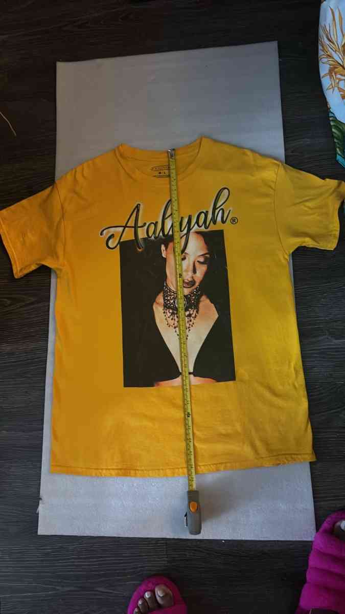 Aaliyah Graphic Yellow Short Sleeve TShirt Size ML 90s Style - Atlanta, Georgia - FleaMarketBay