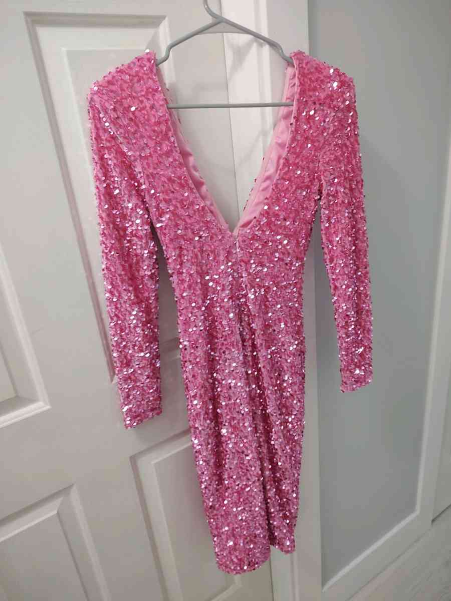 Womens XS sequin pretty pink dress Fashion Nova - Lake Worth, Florida - FleaMarketBay