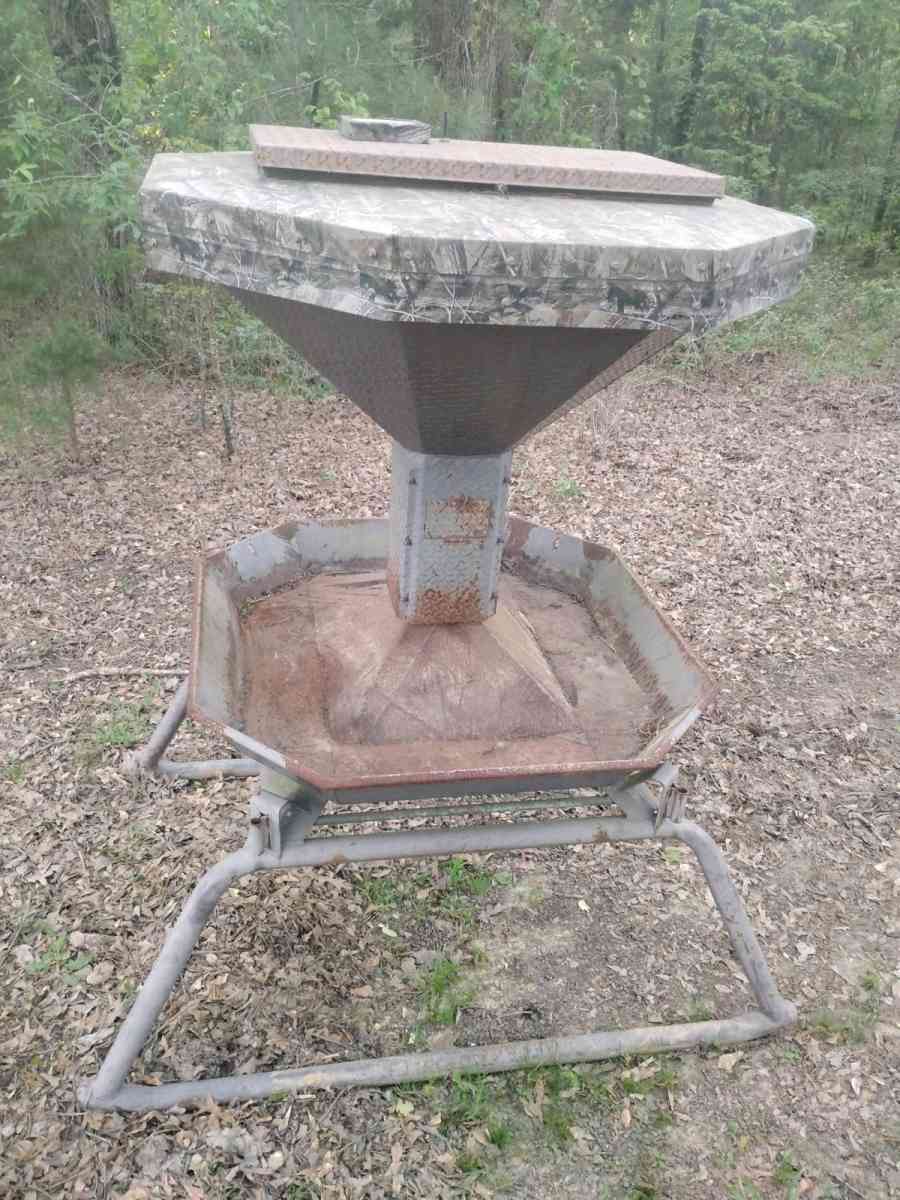Solar Feeder - Annona, Texas - FleaMarketBay