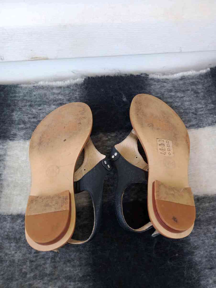Michael Kors sandals size 7M - Frostproof, Florida - FleaMarketBay